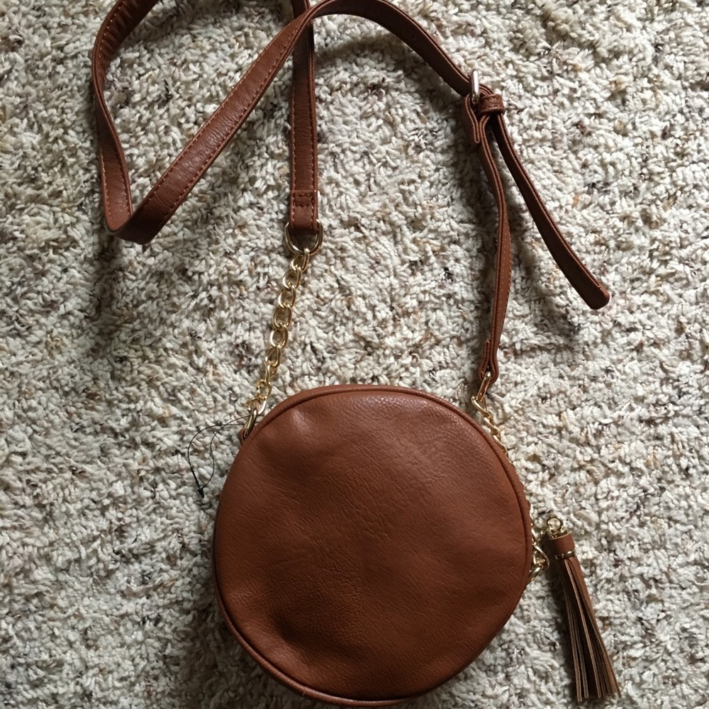 NWOT. Round crossbody purse